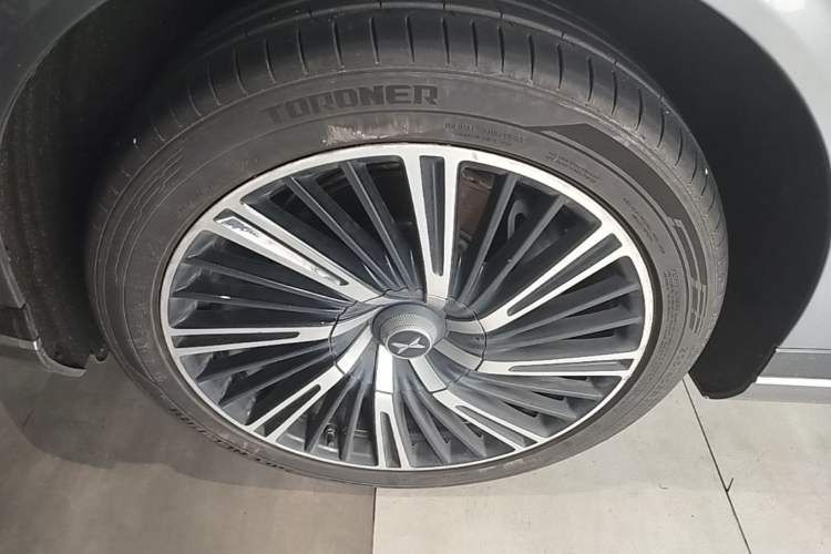 Used XPeng G9 2022 650 Performance Edition Max Left Front Wheel Hub
