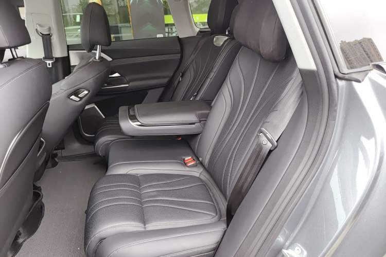 Used XPeng G9 2022 650 Performance Edition Max Left Rear Seat