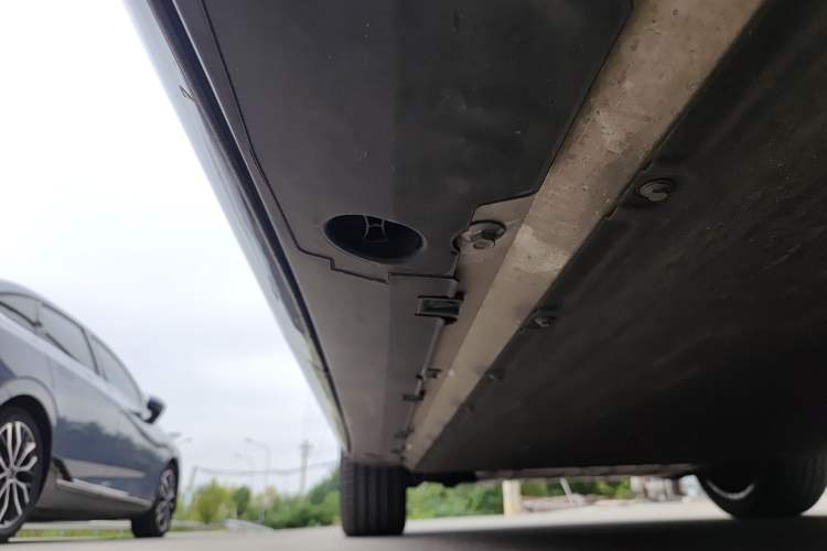 Used XPeng G9 2022 650 Performance Edition Max Left Side Sill