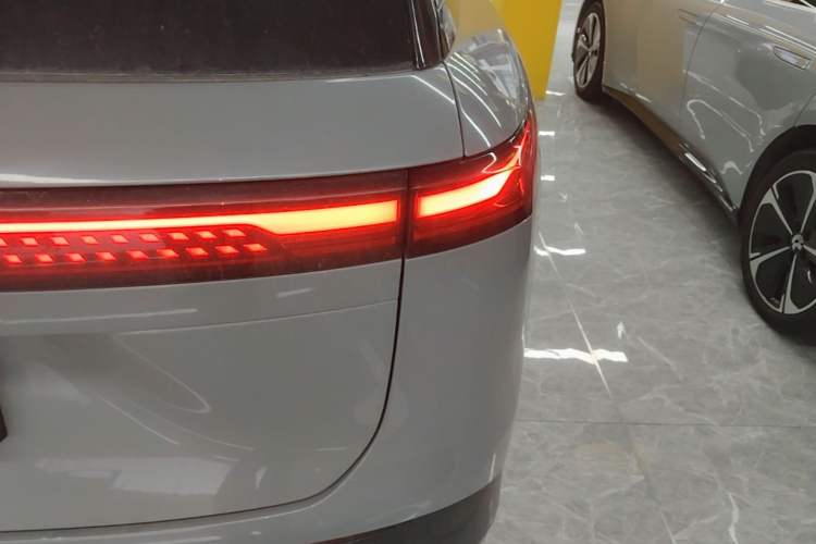 Used XPeng G9 2022 570 Pro Right Rear Taillight
