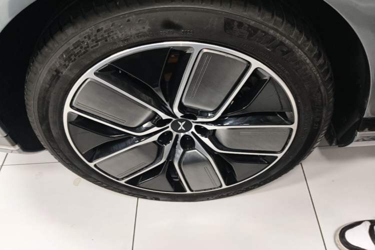 Used XPeng G9 2022 650 Performance Edition Max Right Rear Wheel Hub