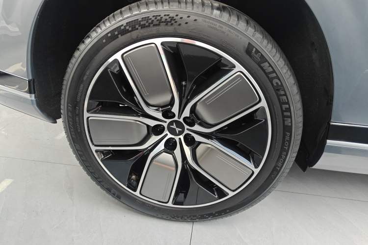 Used XPeng G9 2022 650 Performance Edition Max Right Rear Wheel Hub