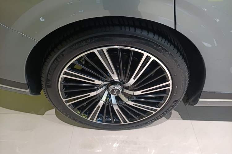 Used XPeng G9 2022 650 Performance Edition Max Right Rear Wheel Hub