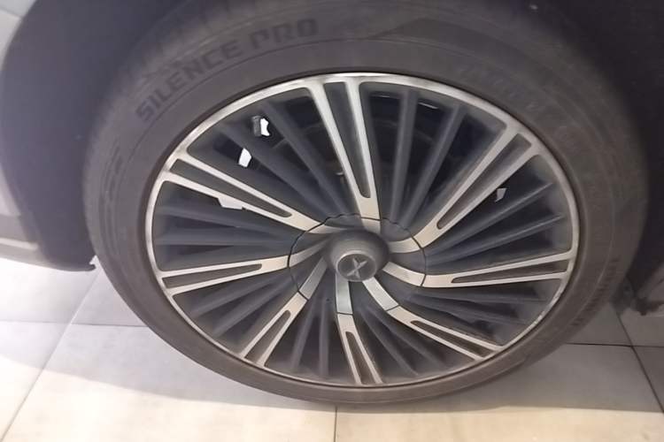 Used XPeng G9 2022 650 Performance Edition Max Right Rear Wheel Hub