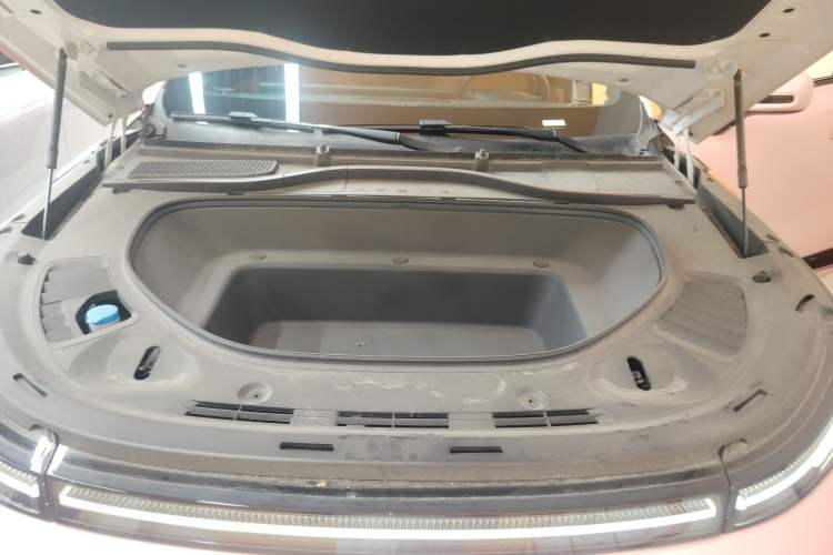 Used XPeng G9 2022 702 Pro Engine Bay