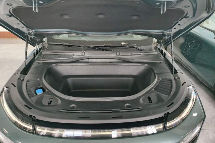 Used XPeng G9 2022 702 Max Engine Bay