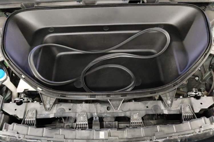 Used XPeng G9 2022 Edition 650 Commemorative Model Engine Bay