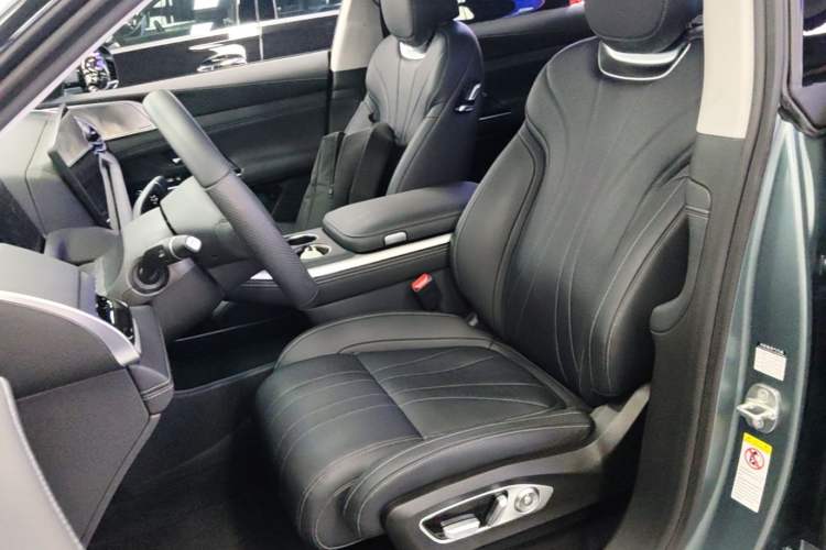Used XPeng G9 2022 Edition 650 Commemorative Model Left Front Seat