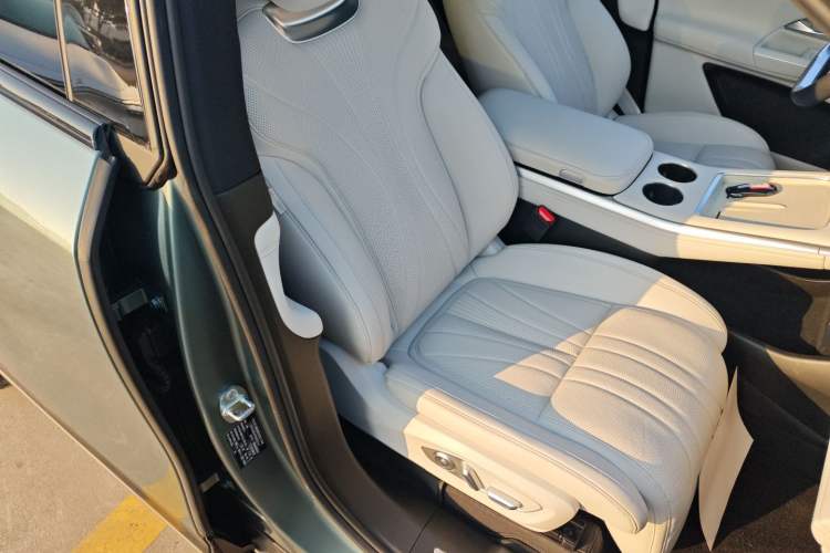 Used XPeng G9 2022 570 Max Right Front Seat