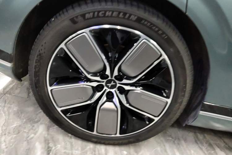 Used XPeng G9 2022 Edition 650 Commemorative Model Right Rear Wheel Hub