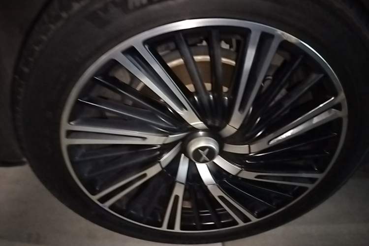 Used XPeng G9 2022 570 Max Right Rear Wheel Hub