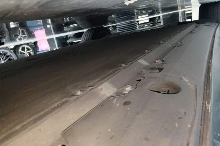 Used XPeng G9 2022 Edition 650 Commemorative Model Right Side Sill