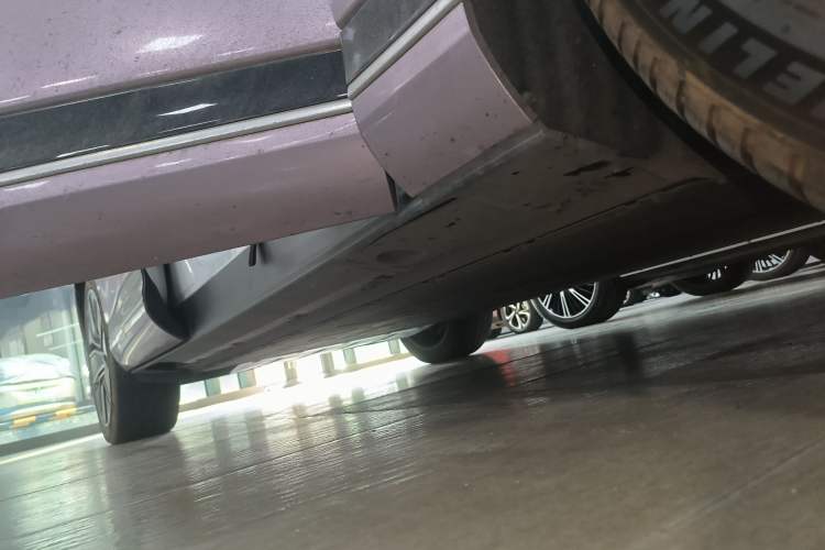 Used XPeng G9 2022 702 Pro Right Side Sill
