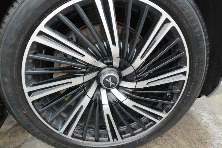 Used XPeng G9 2022 650 Performance Edition Max Right Front Wheel Hub