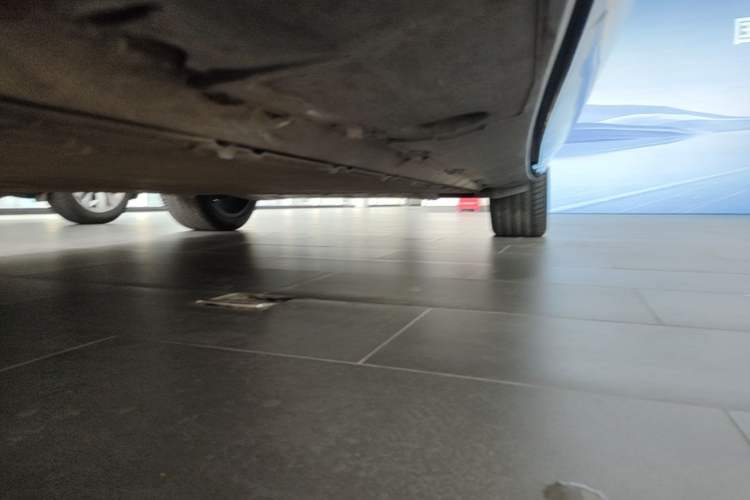 Used XPeng G9 2022 702 Max Chassis Front Left