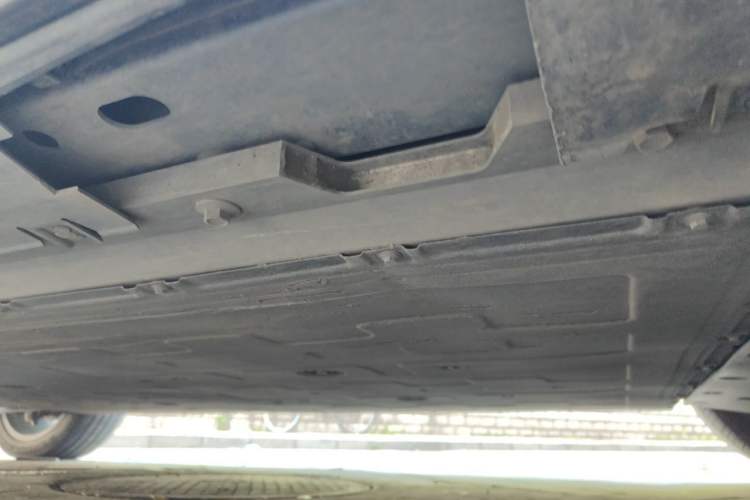 Used XPeng G9 2022 570 Pro Chassis Front Left