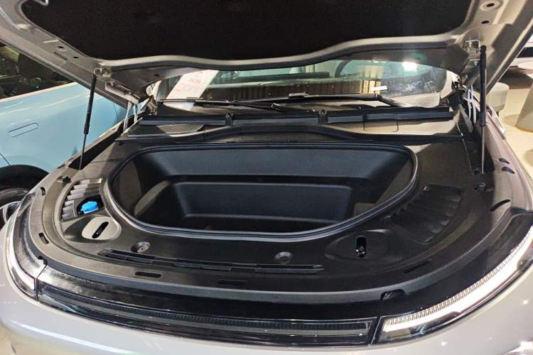 Used XPeng G9 2022 570 Max Engine Bay