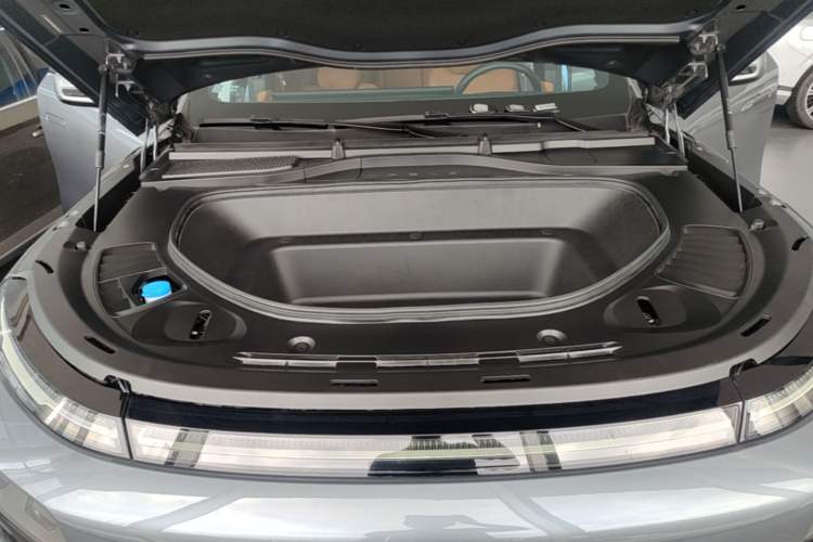 Used XPeng G9 2022 702 Max Engine Bay