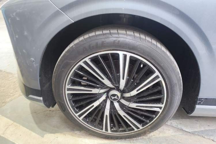 Used XPeng G9 2022 650 Performance Edition Max Left Front Wheel Hub