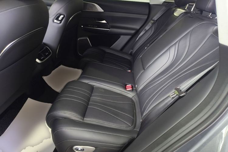 Used XPeng G9 2022 650 Performance Edition Max Left Rear Seat