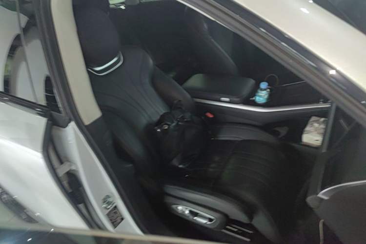 Used XPeng G9 2022 650 Performance Edition Max Right Front Seat
