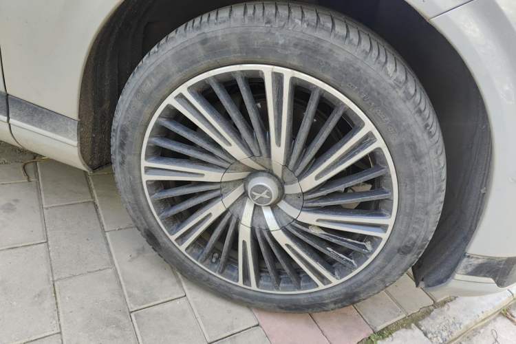 Used XPeng G9 2022 570 Pro Right Front Wheel Hub