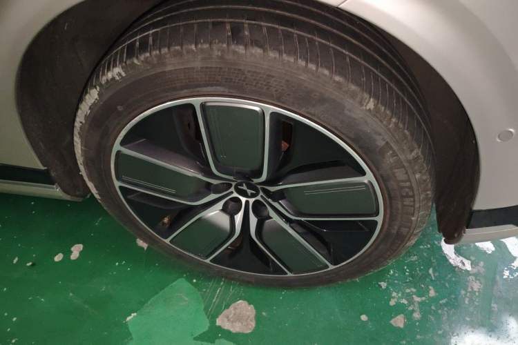 Used XPeng G9 2022 650 Performance Edition Max Right Front Wheel Hub