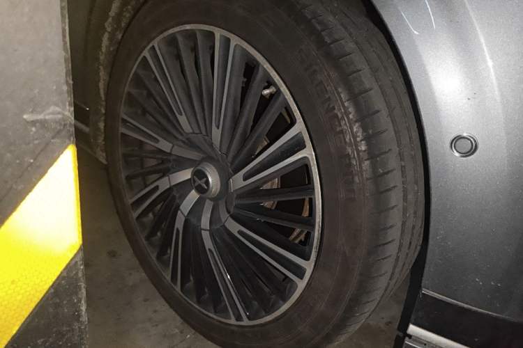 Used XPeng G9 2022 650 Performance Edition Max Right Front Wheel Hub