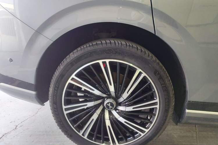 Used XPeng G9 2022 650 Performance Edition Max Right Rear Wheel Hub