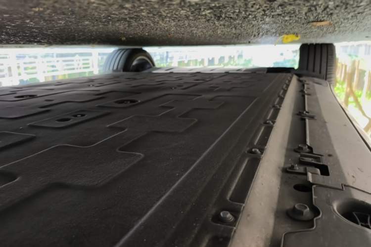 Used XPeng G9 2022 702 Max Right Side Sill
