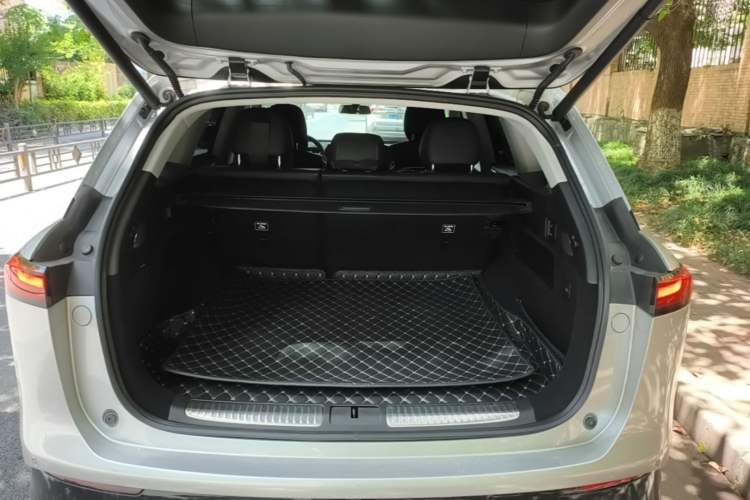 Used XPeng G9 2022 702 Max Trunk