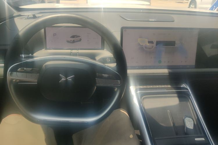Used XPeng G9 2022 650 Performance Edition Max Center Console