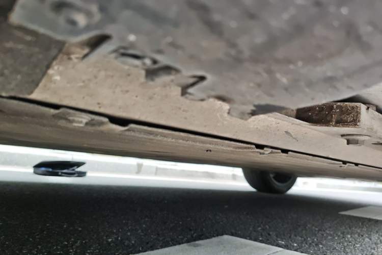 Used XPeng G9 2022 570 Pro Chassis Front Left