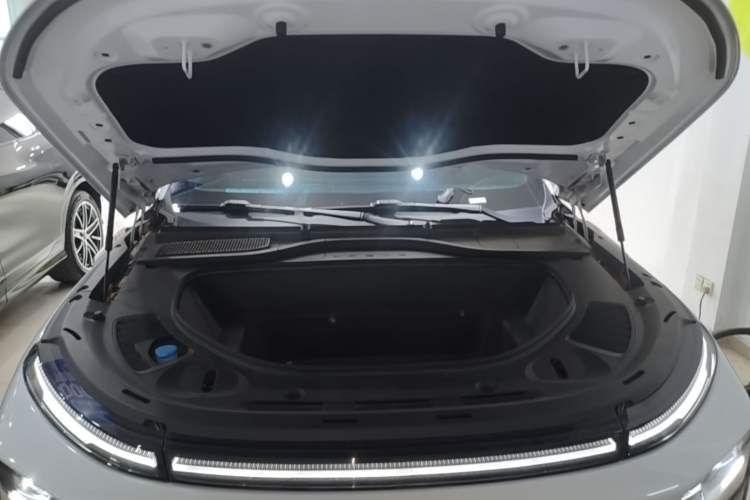 Used XPeng G9 2022 702 Max Engine Bay