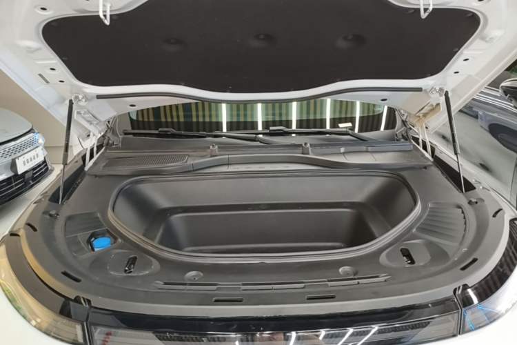 Used XPeng G9 2022 702 Pro Engine Bay