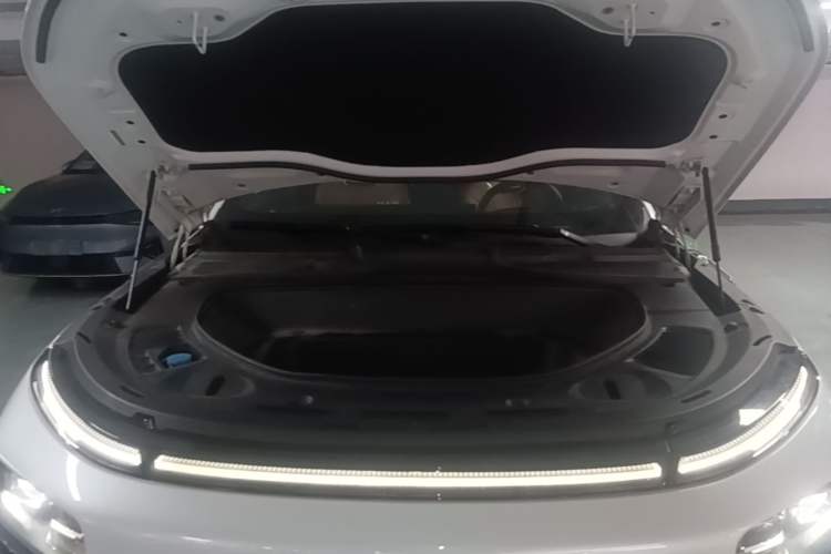 Used XPeng G9 2022 702 Max Engine Bay