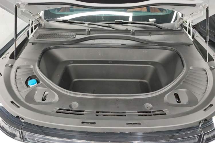 Used XPeng G9 2022 702 Pro Engine Bay