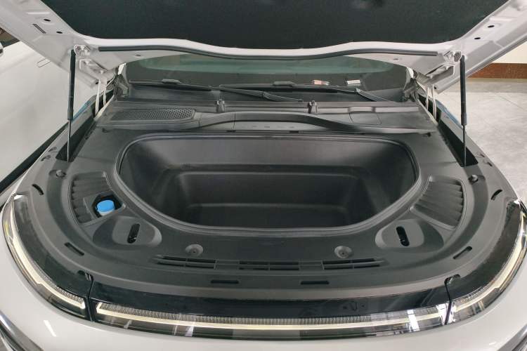 Used XPeng G9 2022 570 Pro Engine Bay