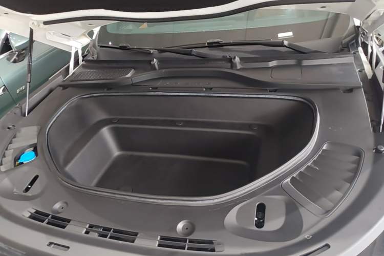 Used XPeng G9 2022 650 Performance Edition Pro Engine Bay
