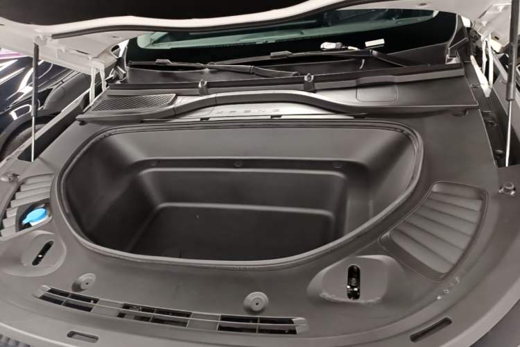 Used XPeng G9 2022 702 Pro Engine Bay