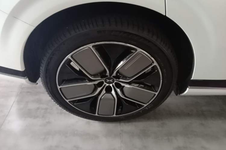 Used XPeng G9 2022 702 Max Exterior 2
