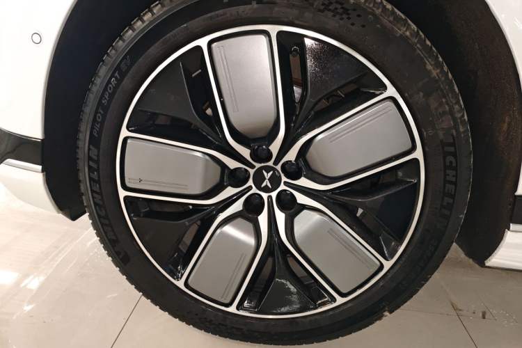 Used XPeng G9 2022 702 Pro Exterior 4
