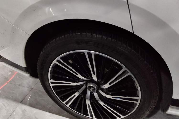 Used XPeng G9 2022 650 Performance Edition Max Exterior 5