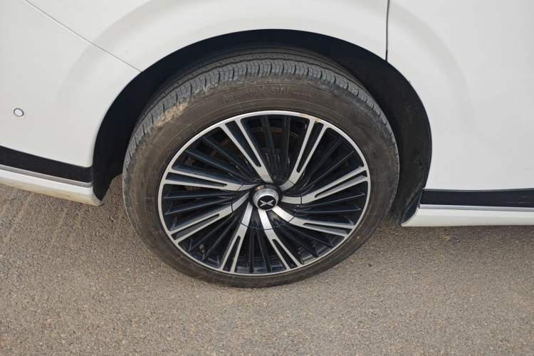 Used XPeng G9 2022 702 Pro Exterior 8