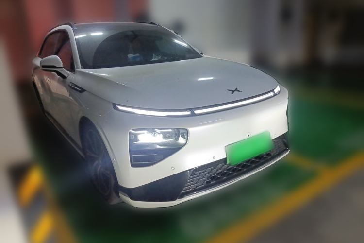 Used XPeng G9 2022 650 Performance Edition Max Front Right 45 Deg