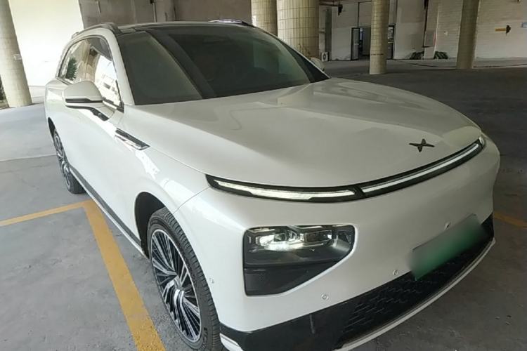 Used XPeng G9 2022 650 Performance Edition Pro Front Right 45 Deg