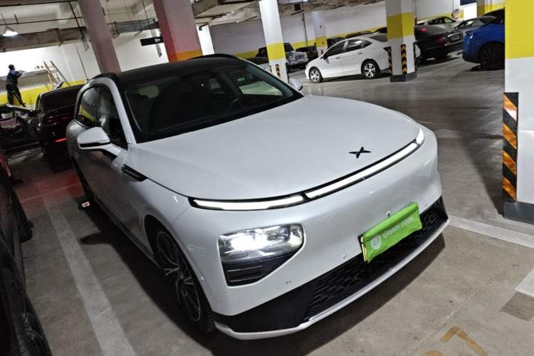 Used XPeng G9 2022 650 Performance Edition Max Front Right 45 Deg
