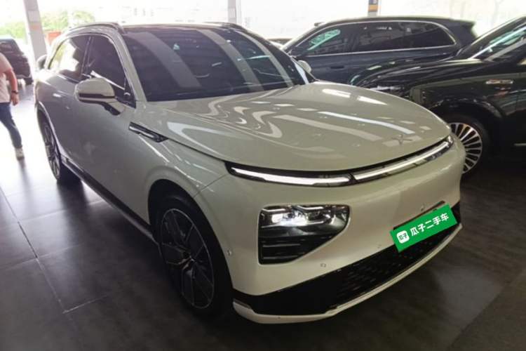 Used XPeng G9 2022 702 Max Front Right 45 Deg