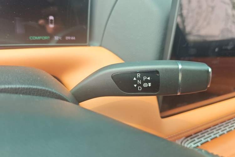 Used XPeng G9 2022 702 Pro Gear Lever