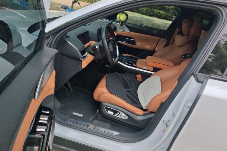 Used XPeng G9 2022 702 Max Interior 3